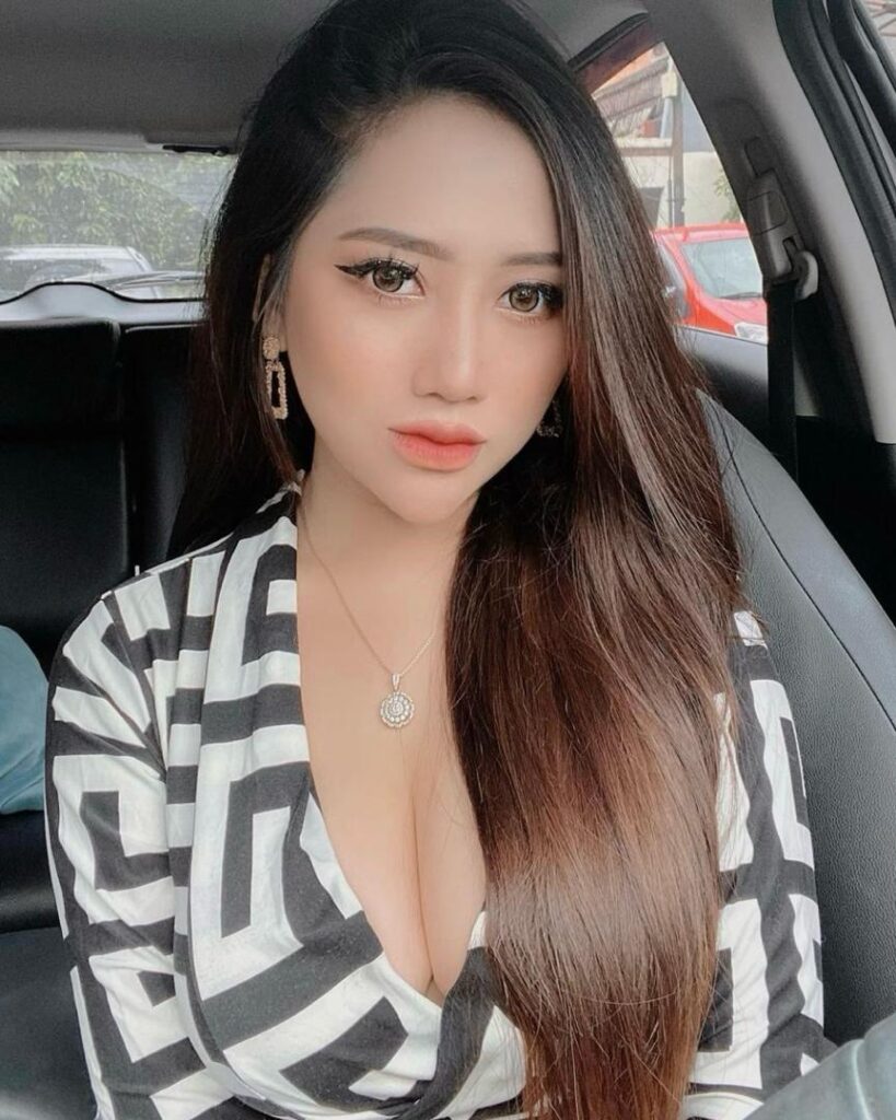 Susan is a 22-year-old Kuala Lumpur Massage Girl of Local Malay descent. Specializing in Nuru Massage, B2B Massage & Erotic Massage. Incall & outcall in Bukit Bintang, KLCC & Chinatown.