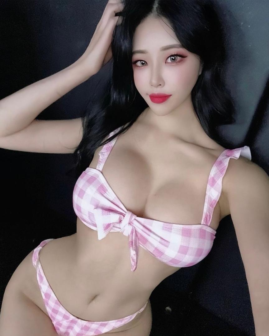 Sandra is a 23-year-old Kuala Lumpur Massage Girl from Korea, offering Nuru Massage, B2B Massage, and Erotic Massage. Available for incall and outcall in Bukit Bintang, KLCC, and Chinatown.